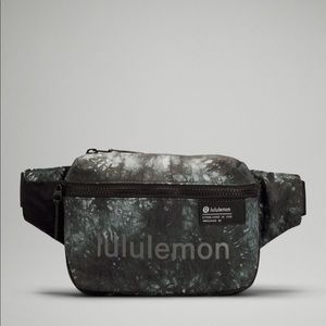 Lululemon clean lines bag